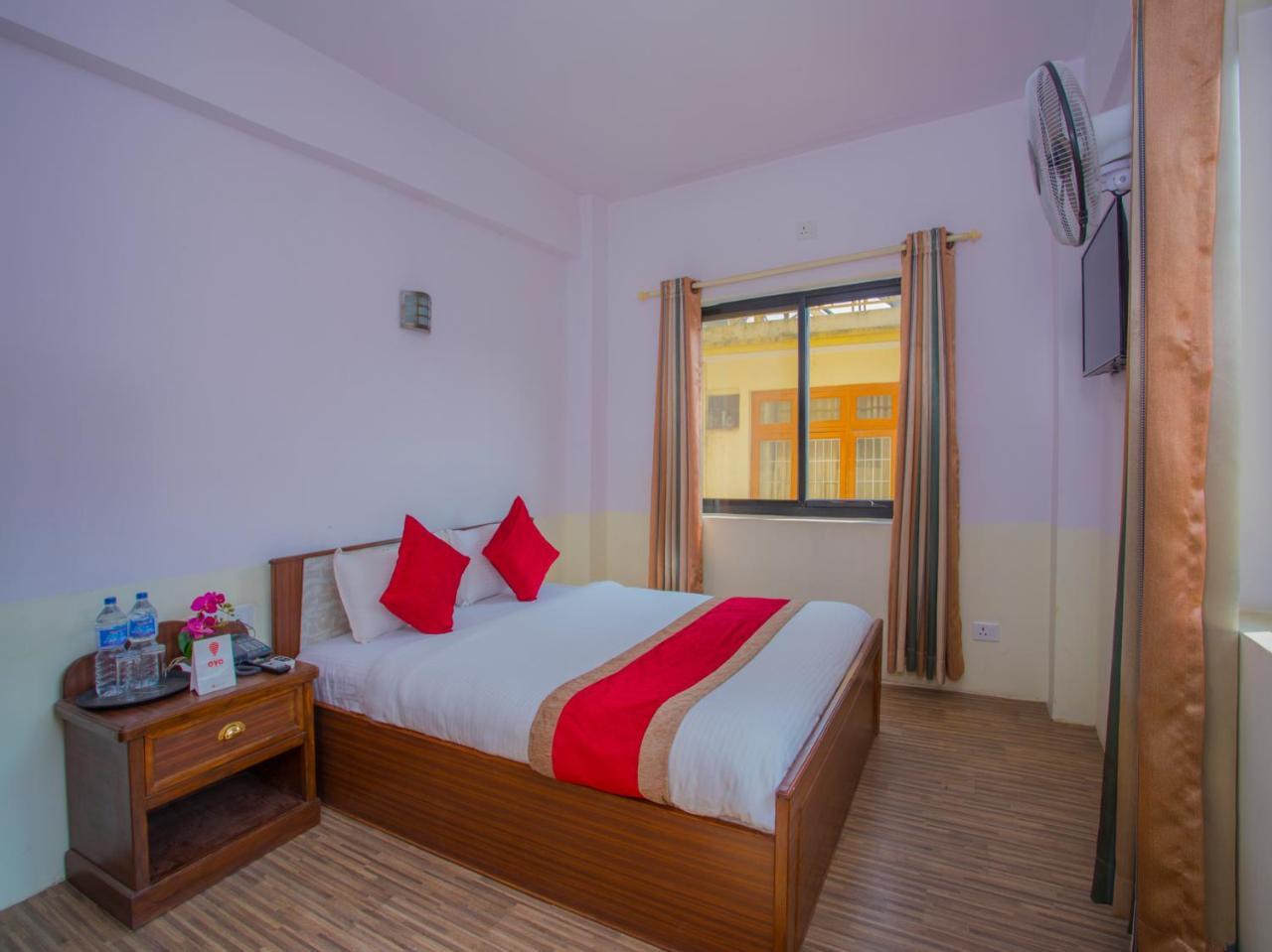 Oyo 255 White Zambala Hotel 카트만두 외부 사진