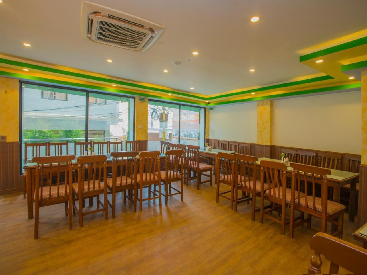 Oyo 255 White Zambala Hotel 카트만두 외부 사진