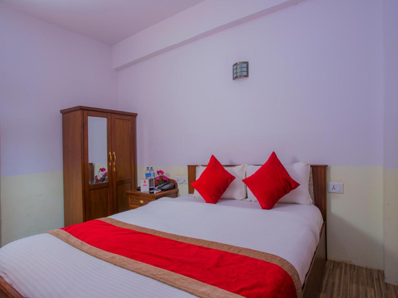 Oyo 255 White Zambala Hotel 카트만두 외부 사진