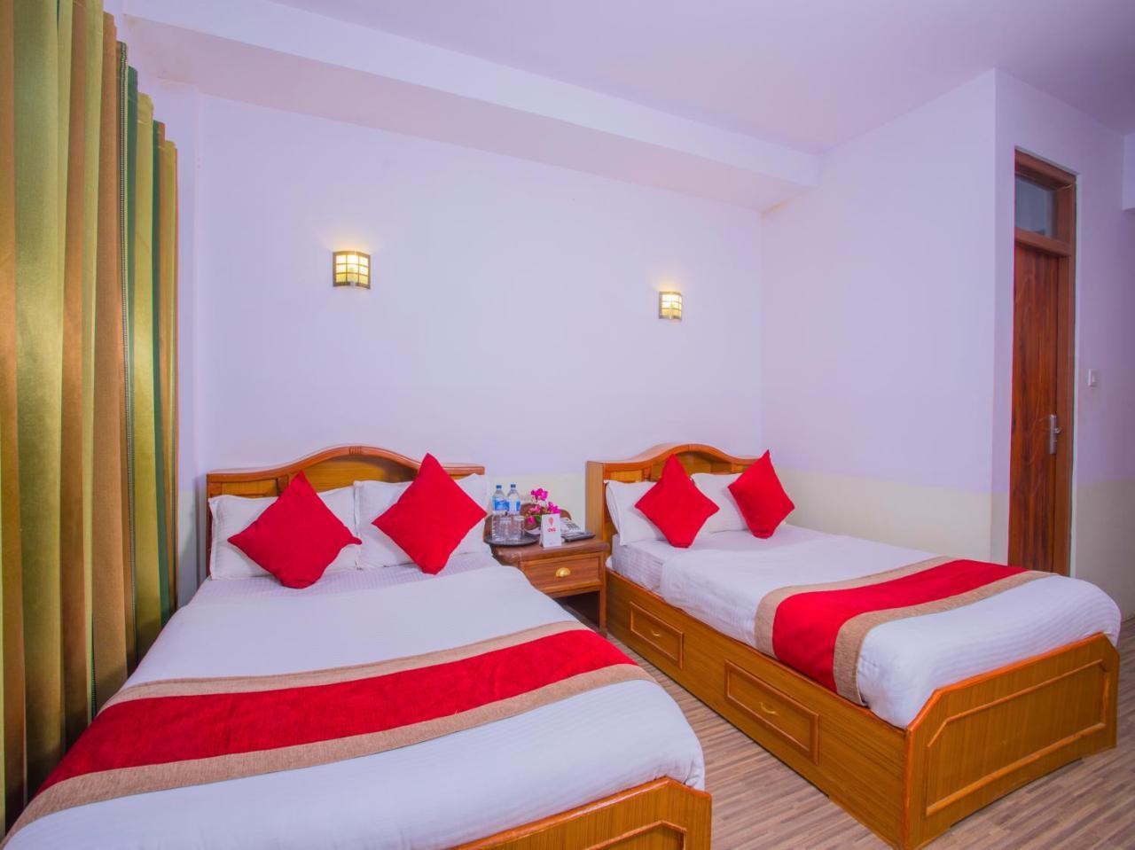 Oyo 255 White Zambala Hotel 카트만두 외부 사진