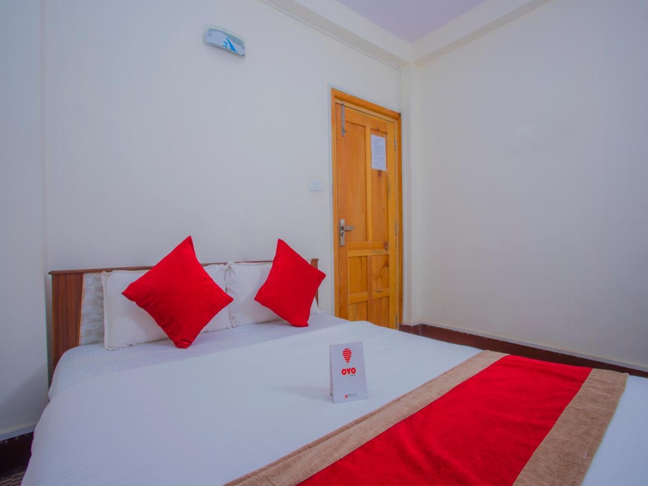 Oyo 255 White Zambala Hotel 카트만두 외부 사진