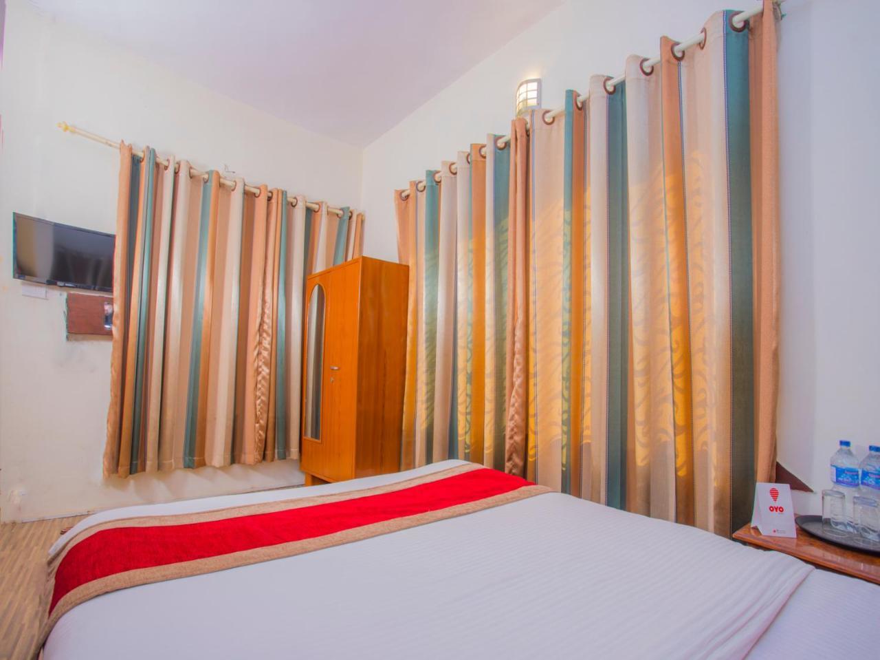 Oyo 255 White Zambala Hotel 카트만두 외부 사진