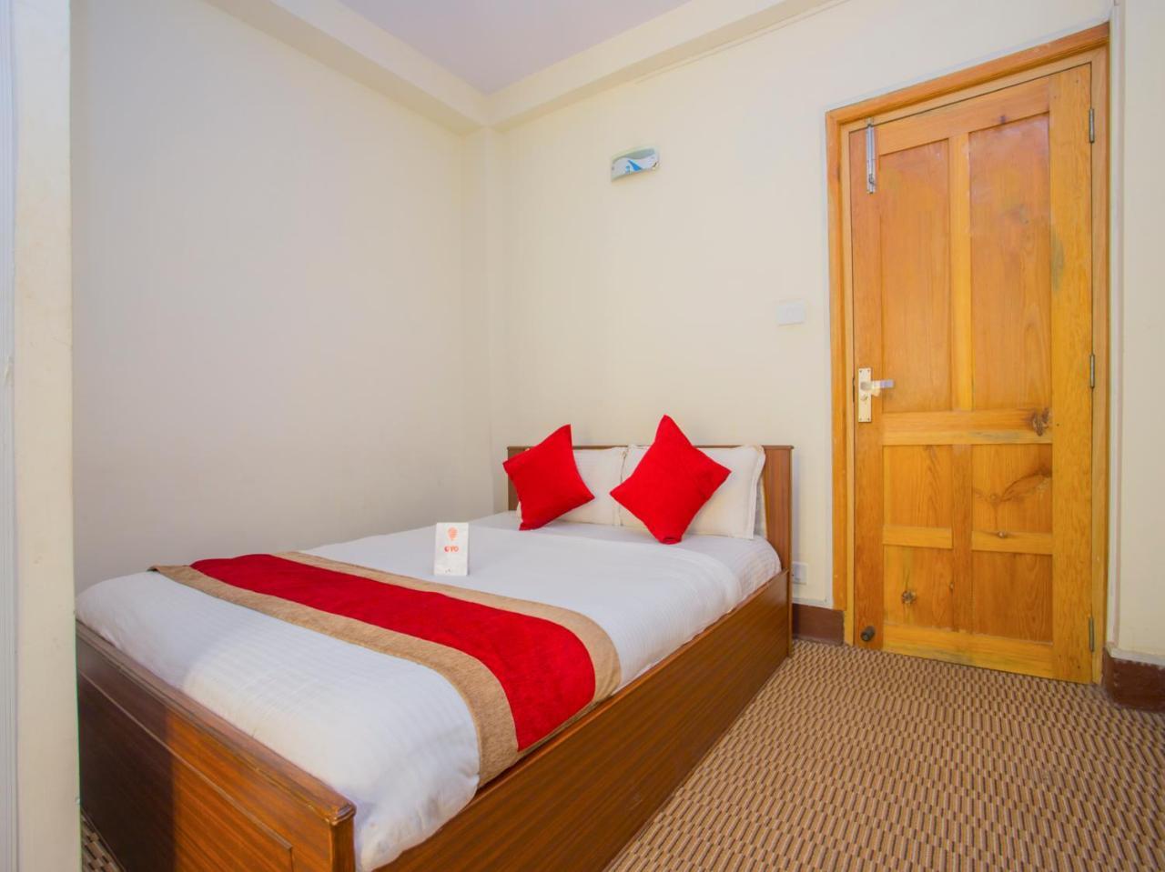 Oyo 255 White Zambala Hotel 카트만두 외부 사진