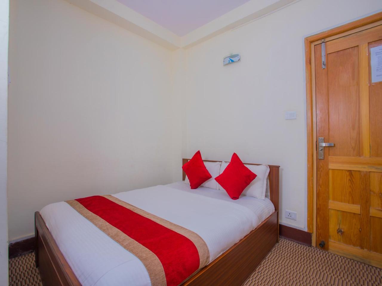 Oyo 255 White Zambala Hotel 카트만두 외부 사진