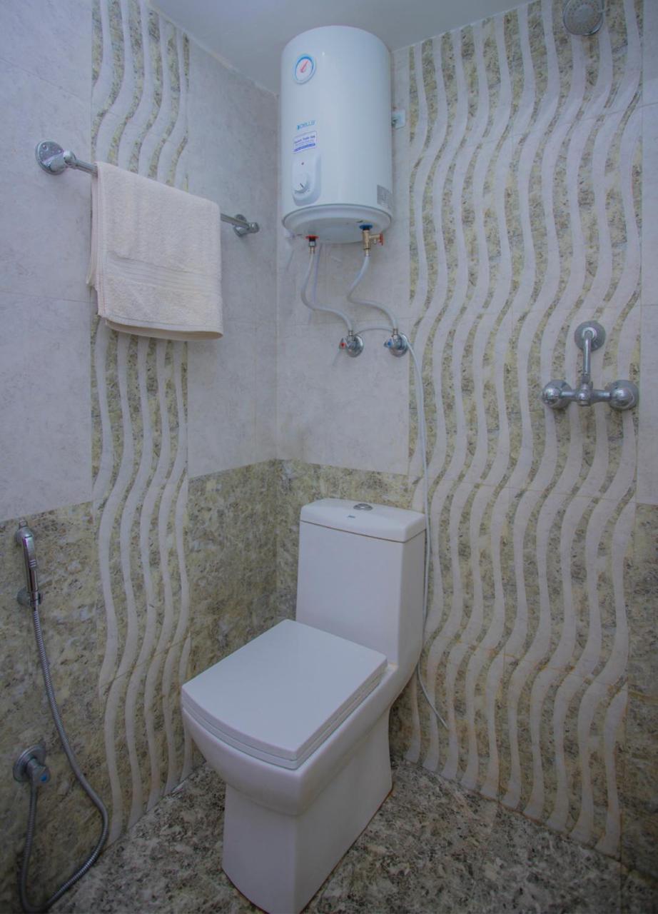 Oyo 255 White Zambala Hotel 카트만두 외부 사진