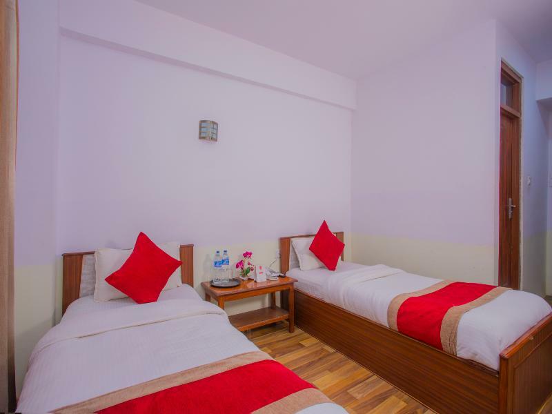 Oyo 255 White Zambala Hotel 카트만두 외부 사진