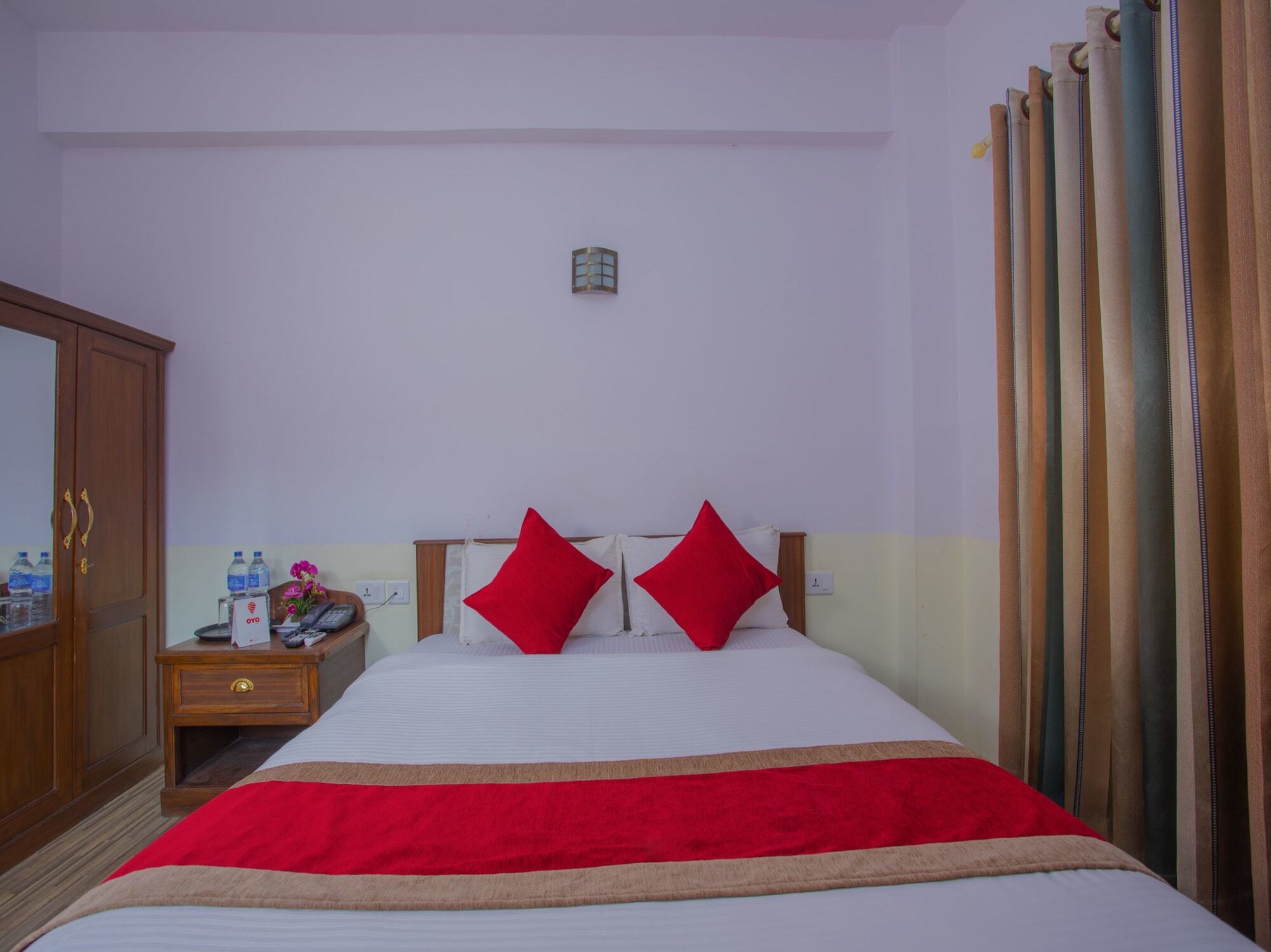 Oyo 255 White Zambala Hotel 카트만두 외부 사진